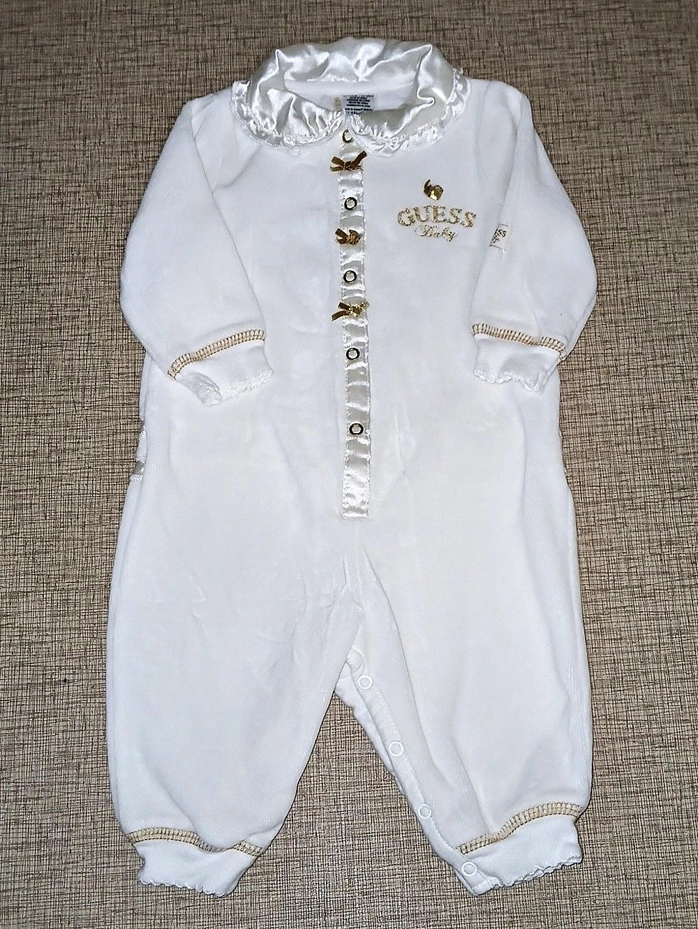 Baby GUESS Girls White and Gold One-Piece Size 6/9M